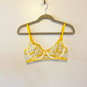 SHEIN Daisy Lace Bra Size Medium